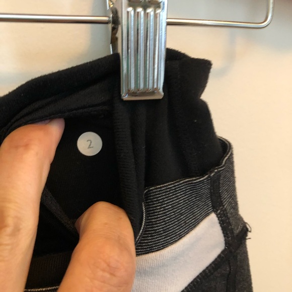 Lululemon Astro Pant size 2 - Picture 3 of 4